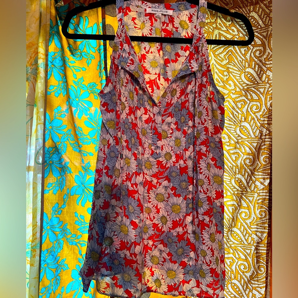 Rose and olive top size small